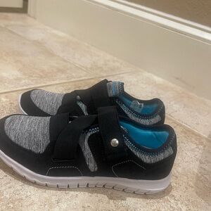 NWT slip on sneakerss
